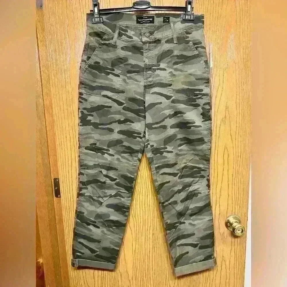 Lucky Brand Woman’s Camo Cargo Mid Rise Pants. Size 8/29 NWT